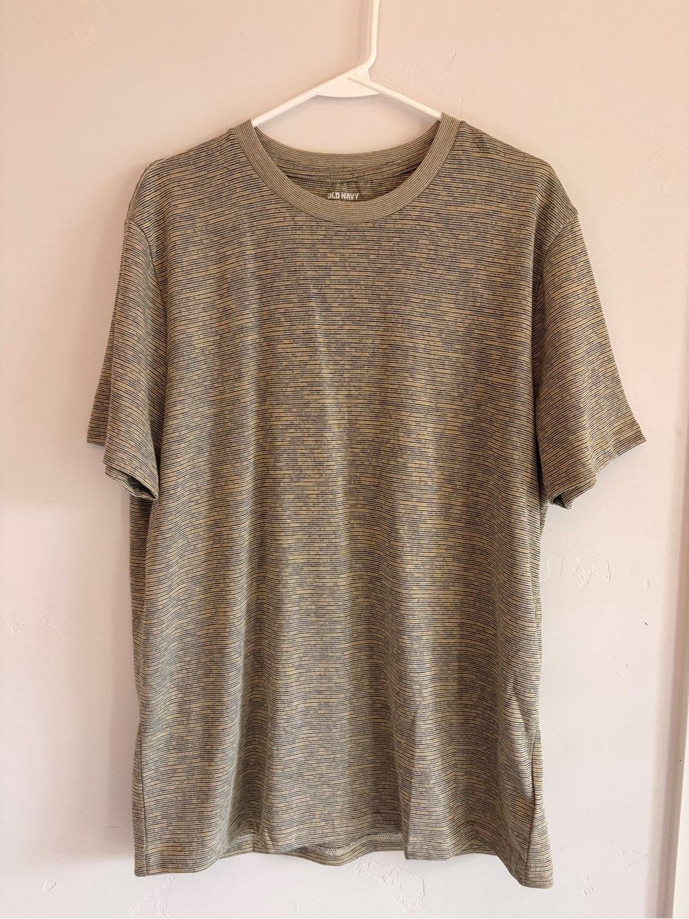 Old Navy Men’s Short Sleeve Heathered Olive & Gold Crewneck Tee